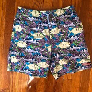 Vineyard Vines Boys Swimsuit Size Large in fish design